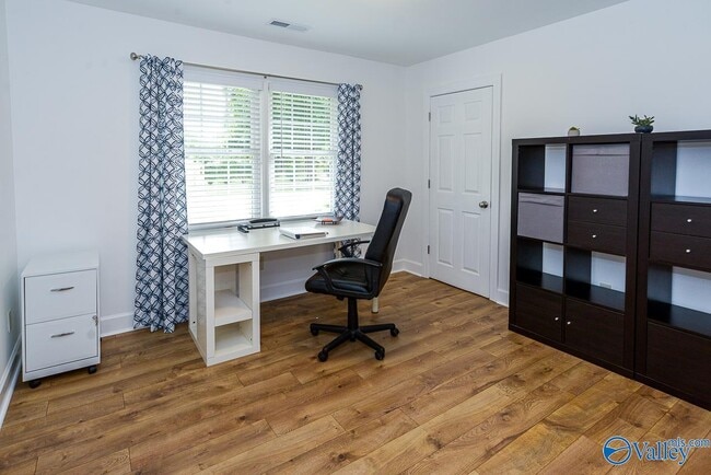 Building Photo - 208 S Oxford Cir