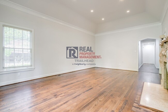 Building Photo - Charming Monticello Townhome – 4 Beds, Updated Kitchen & On-Site Parking