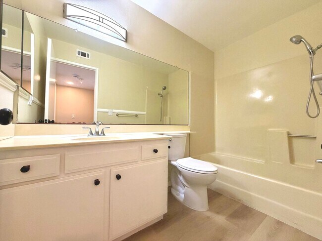 Building Photo - 1157 Via Montoya
