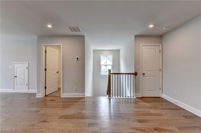 Building Photo - 400 Renwood Trl