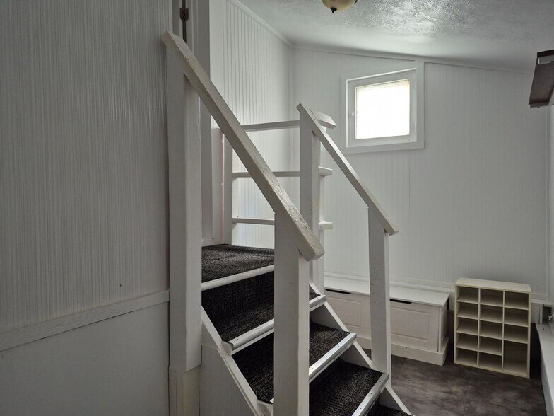 Building Photo - 407 1st St