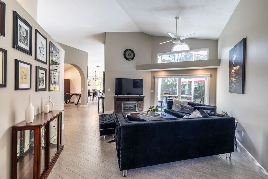 Building Photo - 9330 Seagrape Dr