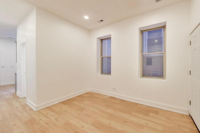 Building Photo - 1908 W 48th St