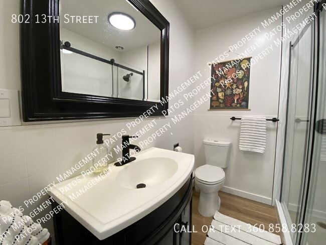 Building Photo - 802 13th St