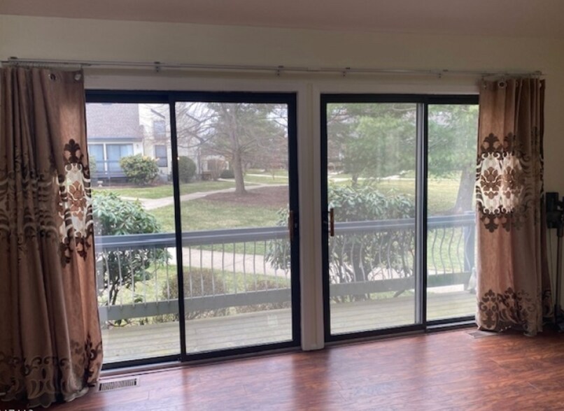 Building Photo - 260 Crabtree Ct