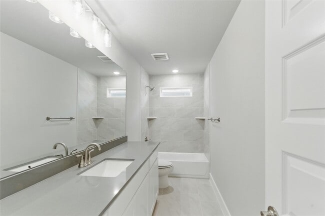Building Photo - 2617 Tanager St