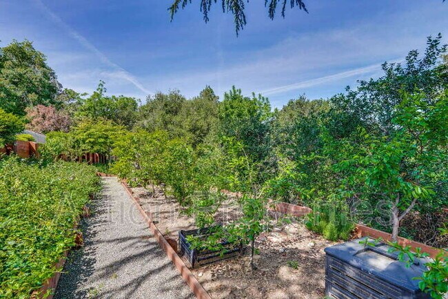 Building Photo - 15350 Norton Rd