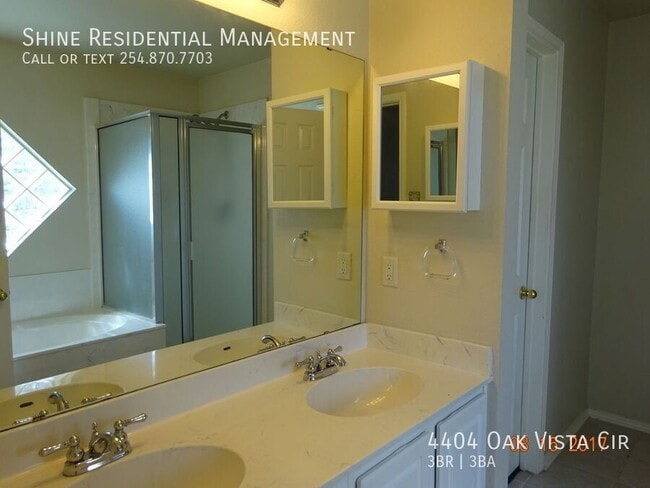 Building Photo - 4404 Oak Vista Cir