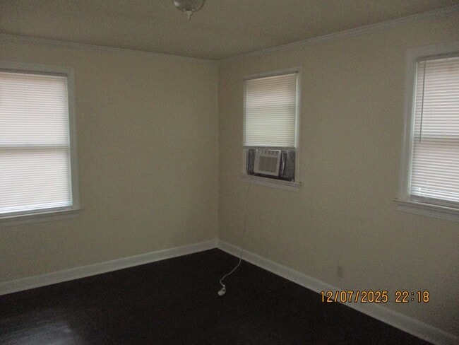 Building Photo - 1415 N Davis St