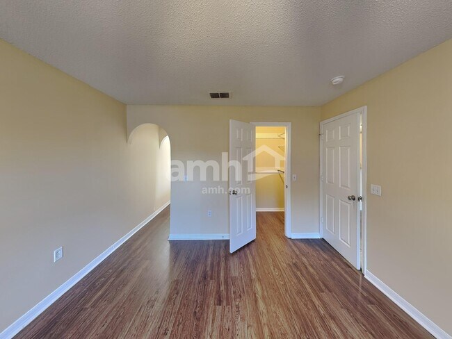 Building Photo - 375 Regal Downs Cir