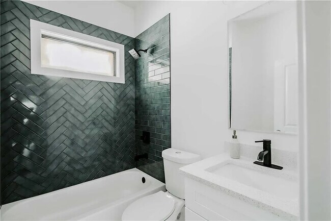 Building Photo - 1070 White Oak Ave SW