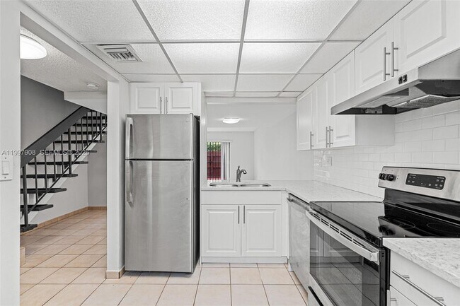 Building Photo - 319 NW 109th Ave