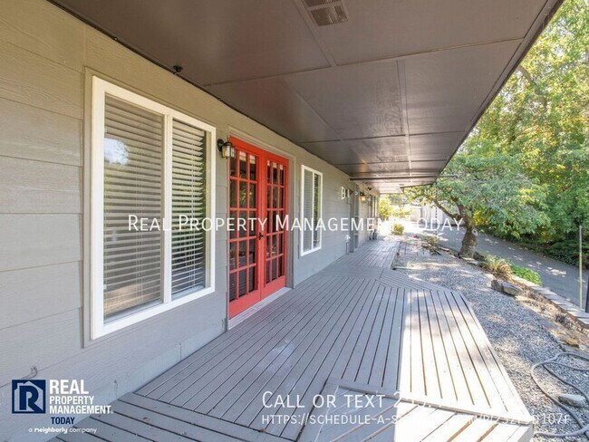 Building Photo - 1531 Vista Dr