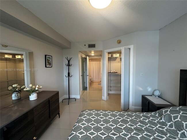 Building Photo - 2665 SW 37th Ave