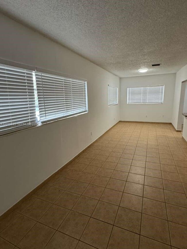 Building Photo - 4035 SW 11th St