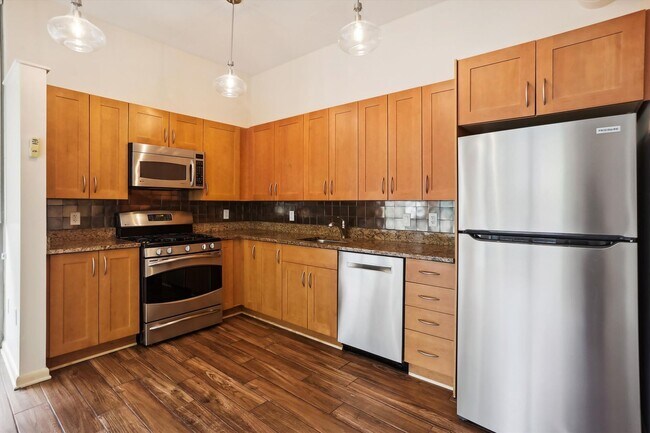 Building Photo - 811 4th St NW