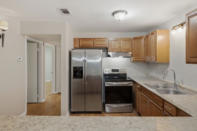 Building Photo - 815 Ashlawn Pl