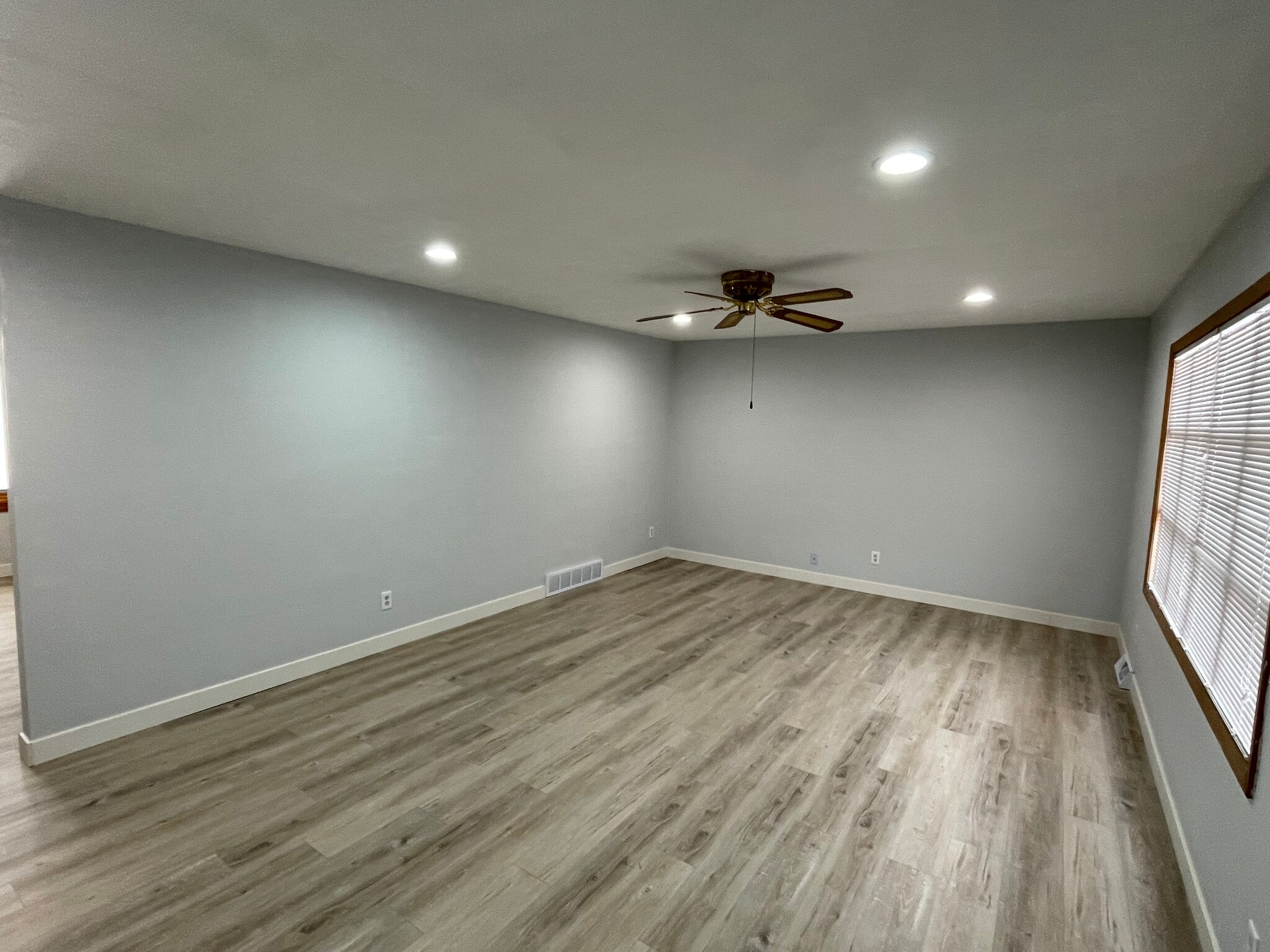 Building Photo - 1210 Woodridge Dr