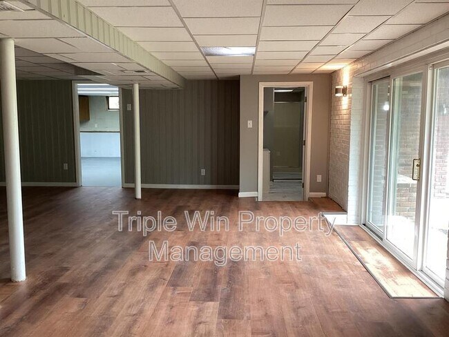 Building Photo - 563 Apex Dr