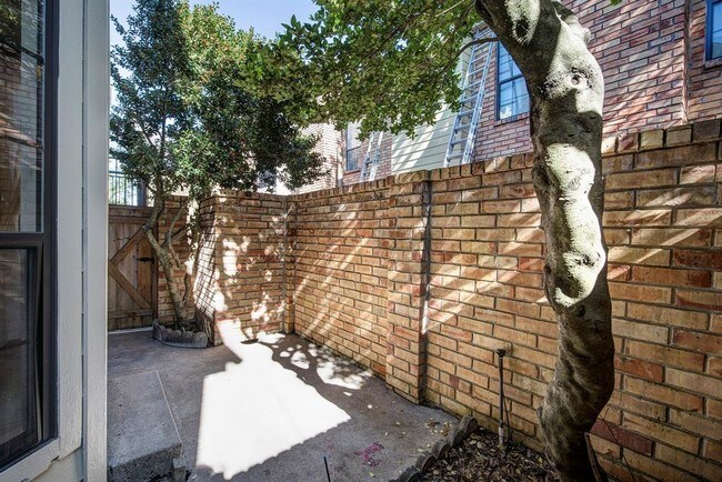 Building Photo - 4000 Purdue St