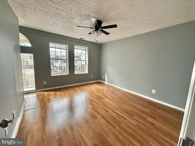 Building Photo - 2015 S Lincoln St