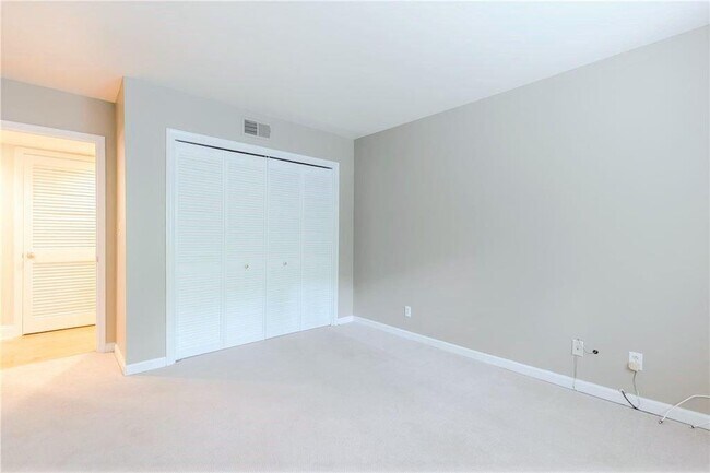 Building Photo - 82 Montre Square NW