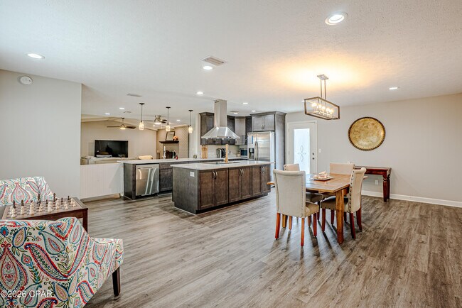 Building Photo - 1112 Colorado Ave