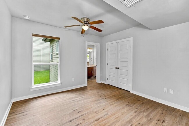 Building Photo - 100 Bryson Bend