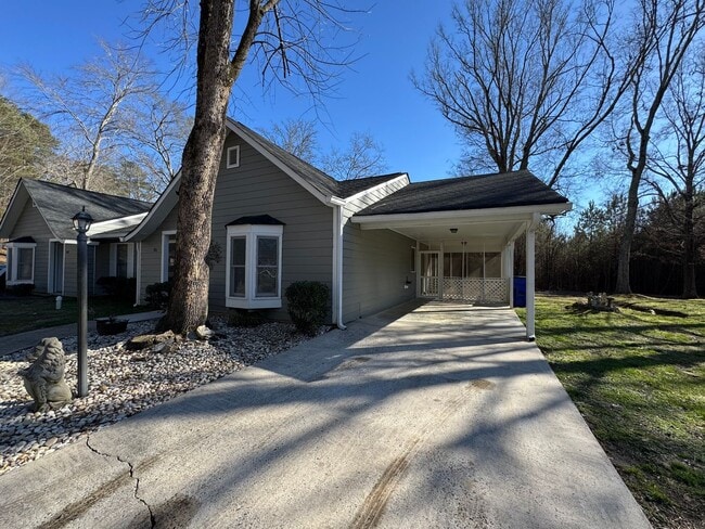 Building Photo - Updated 2/1.5 Duplex in Armuchee- $1,295