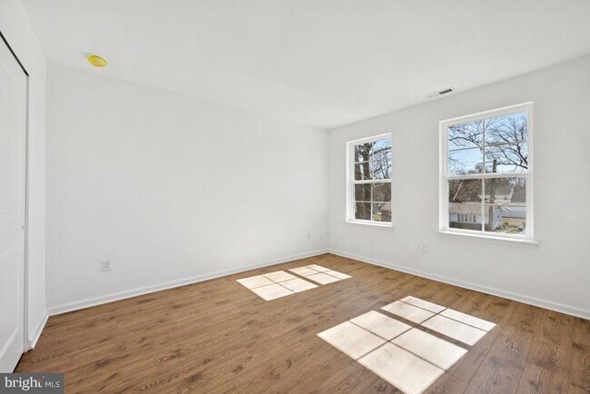 Building Photo - 724 Northwood Ave