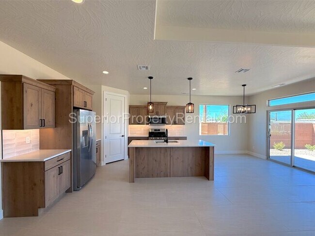Building Photo - New 3 bed, 2 bath home with two car garage