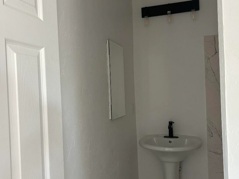 Building Photo - 3243 E Camden St