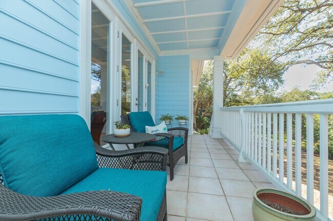 Building Photo - 313 S Forest Dune Dr