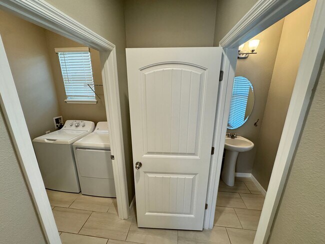 Building Photo - GORGEOUS 3 Bd/2.5 Ba in Winter Garden!!