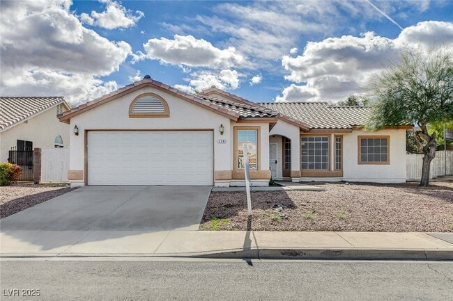 Primary Photo - 114 E Tamarack Dr