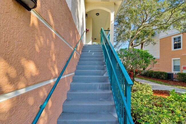 Building Photo - 9212 Myrtlewood Cir W