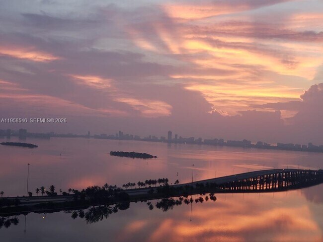 Building Photo - 501 NE 31st St