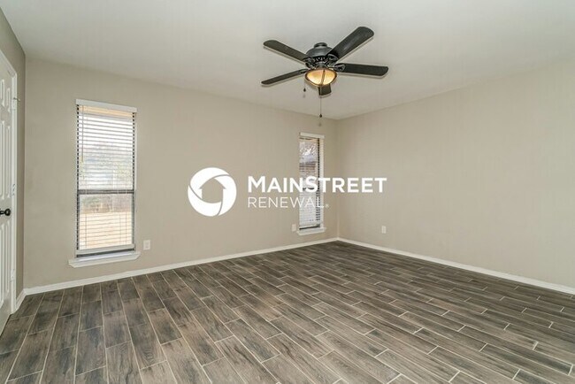 Building Photo - 3 Bedroom Pet-Friendly Home in CARROLLTON, TX with Main Street Renewal