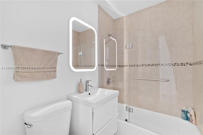 Building Photo - 1021 NW 23rd Ave