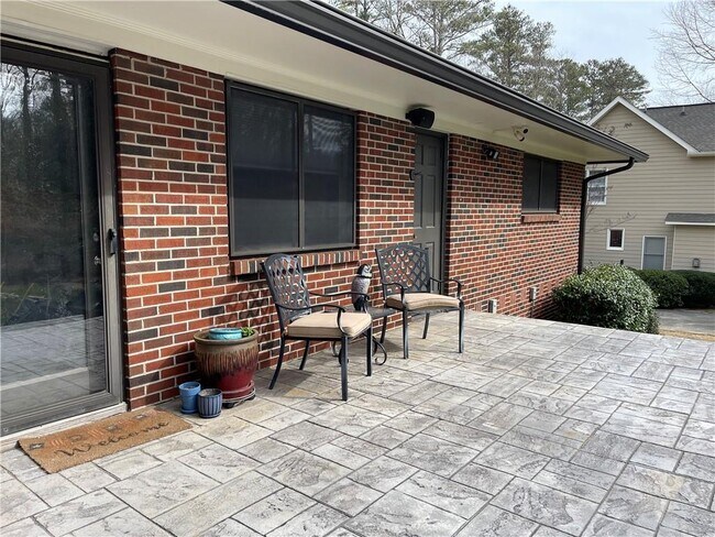 Building Photo - 3499 Fairway Dr