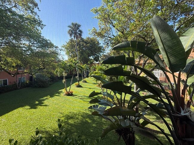 Building Photo - 136 NE 19th Ct