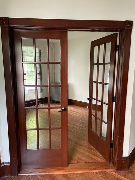 Building Photo - 146 Analomink St