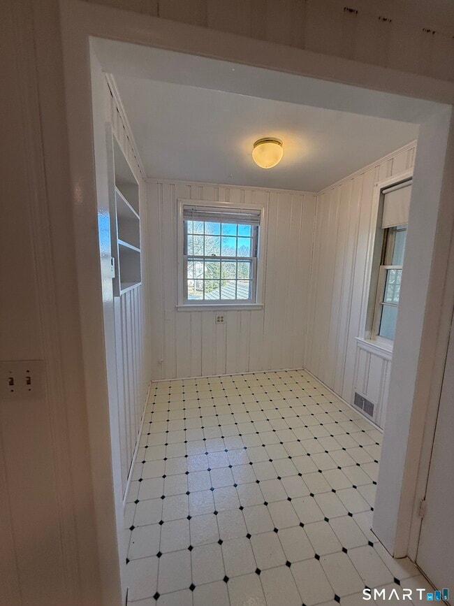 Building Photo - 29 N Hill Rd