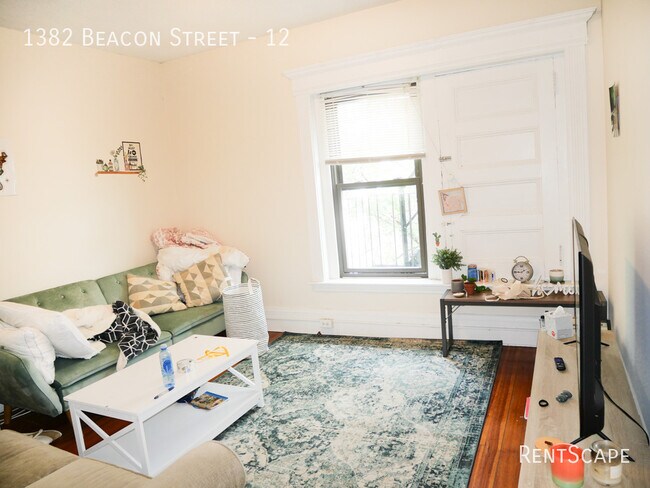 Primary Photo - 1382 Beacon St