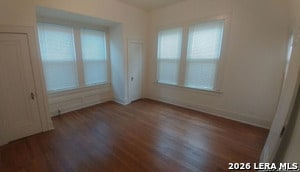 Building Photo - 411 W Mistletoe Ave