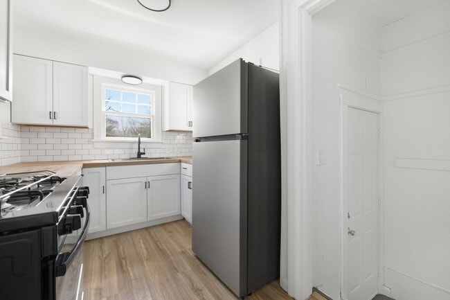 Building Photo - 3 Bedroom home! **2ND MONTH RENT FREE*