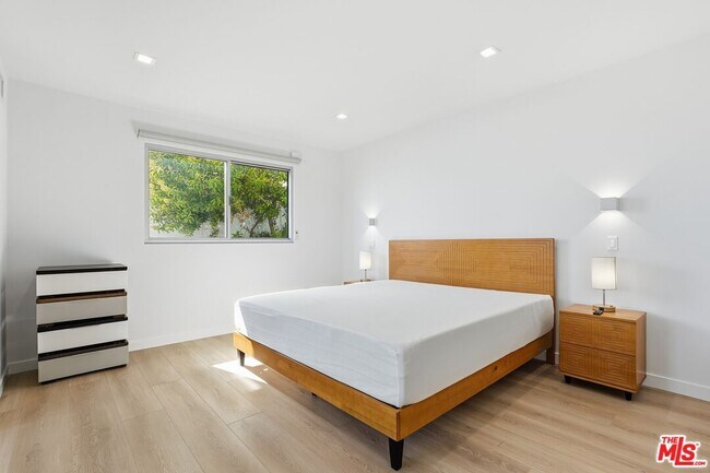Building Photo - 18109 W Coastline Dr