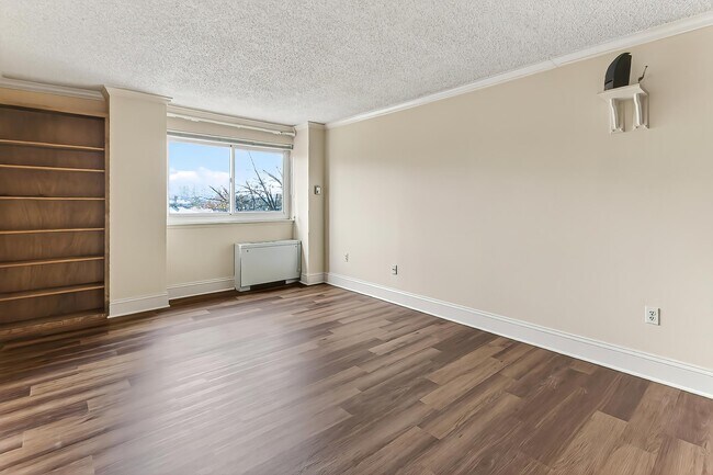 Building Photo - Martha Custis 319_