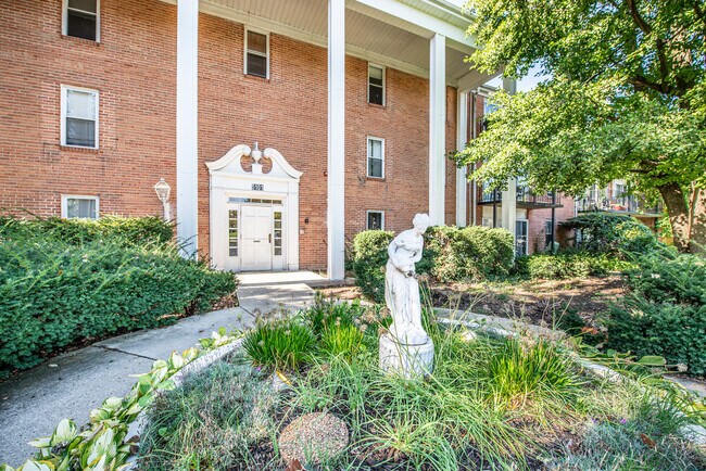 Building Photo - 5101 Carriage Way Dr