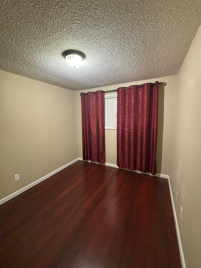 Building Photo - Pet friendly 2 bedroom condo in Southwest ...